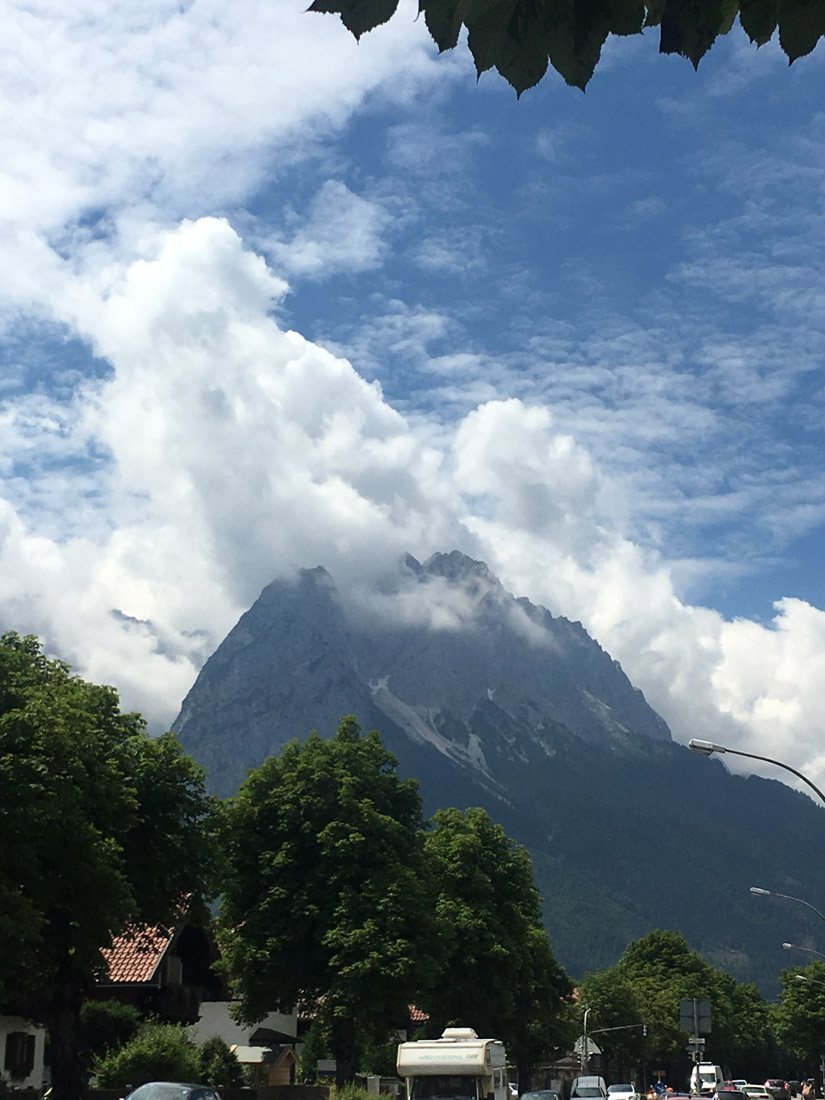 Blick von Garmisch auf die Zugspitze
